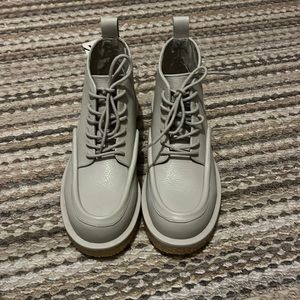 Zara LACED LEATHER HIGH TOPS
BONE WHITE - NEW / NWT Size 36